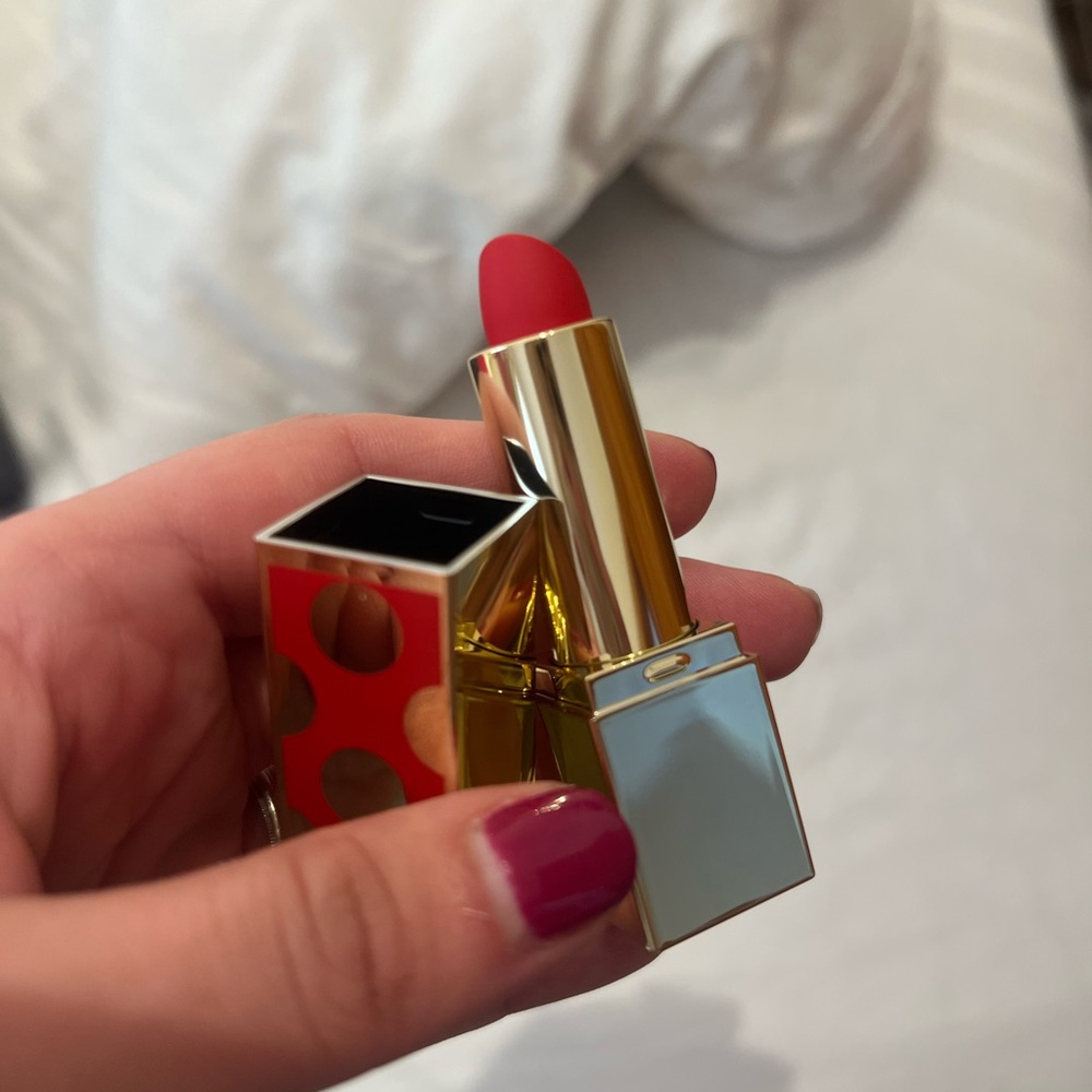Estee Lauder Limited Edition Lipstick - two colors - Picture 5 of 5